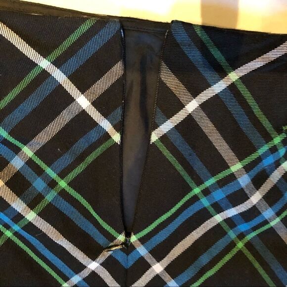 Nine and Company Skirt Petite 8P Black with geometric design - Picture 9 of 9